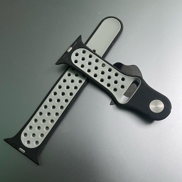 Coteecti Apple Watch 42mm stylish sports band - rarely used - Picture 2 of 9